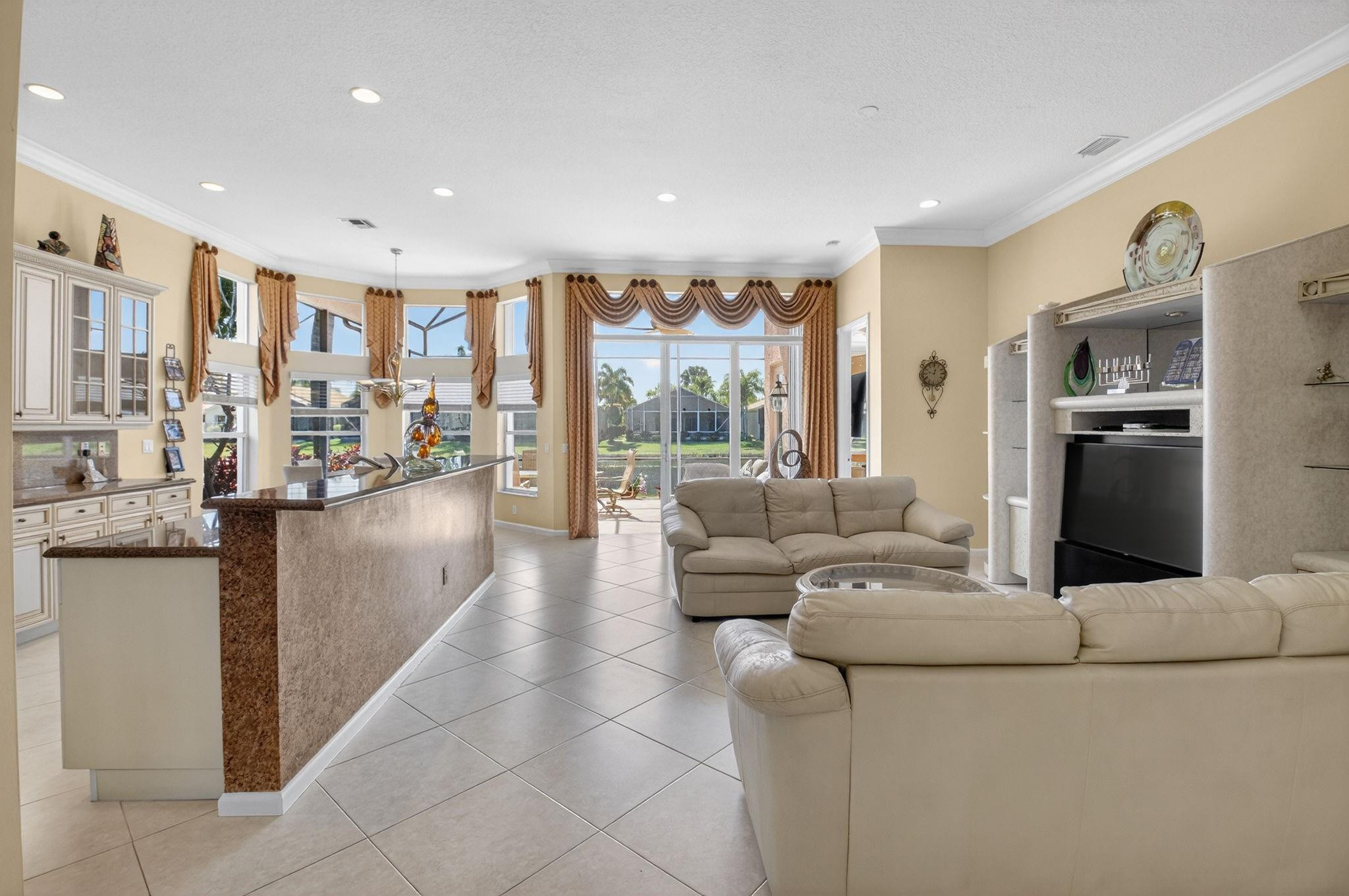 Valencia Shores 03 - Residential