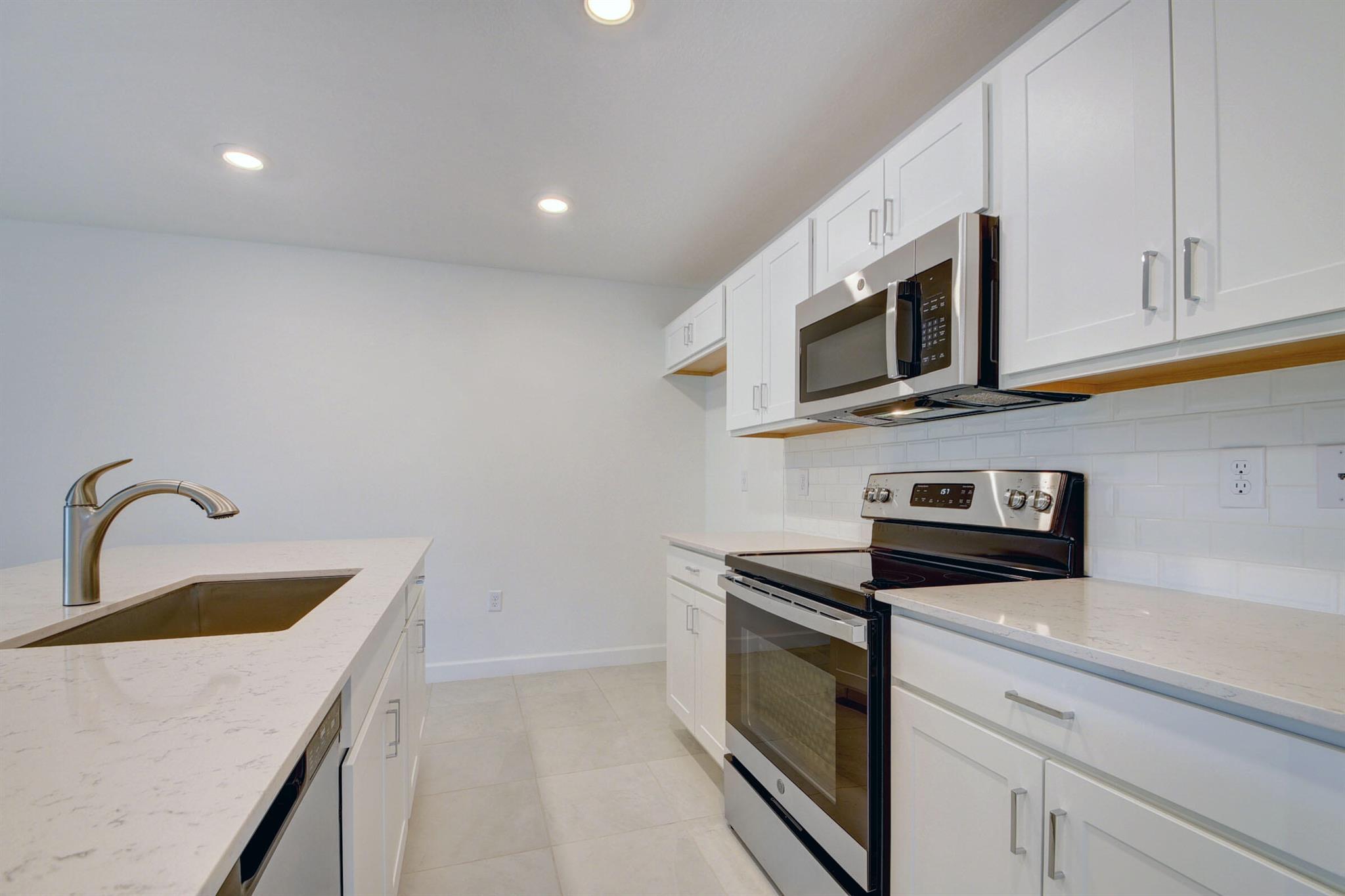 LAKEWOOD COVE - Residential Lease