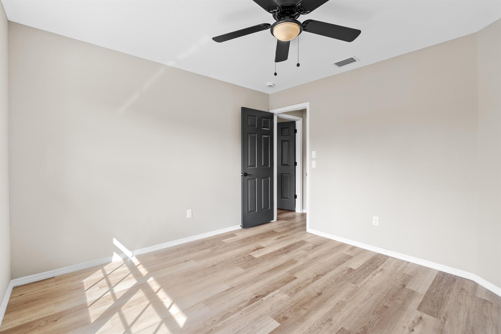 SILVER SPRINGS SHORES UNI - Residential