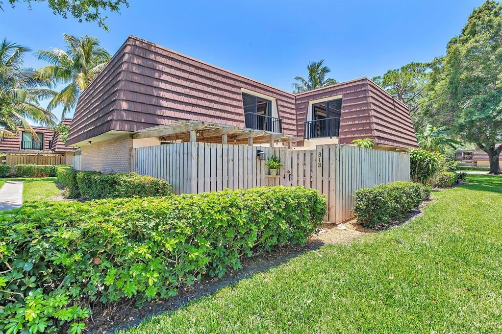 Photo of 313 3rd Lane, Palm Beach Gardens, FL 33418 (MLS # R10889032)