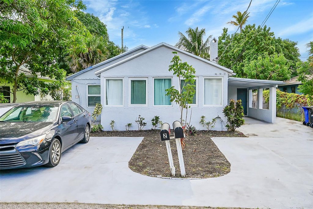 Photo of 718 NE 14th Street #1, Fort Lauderdale, FL 33304 (MLS # F10476077)