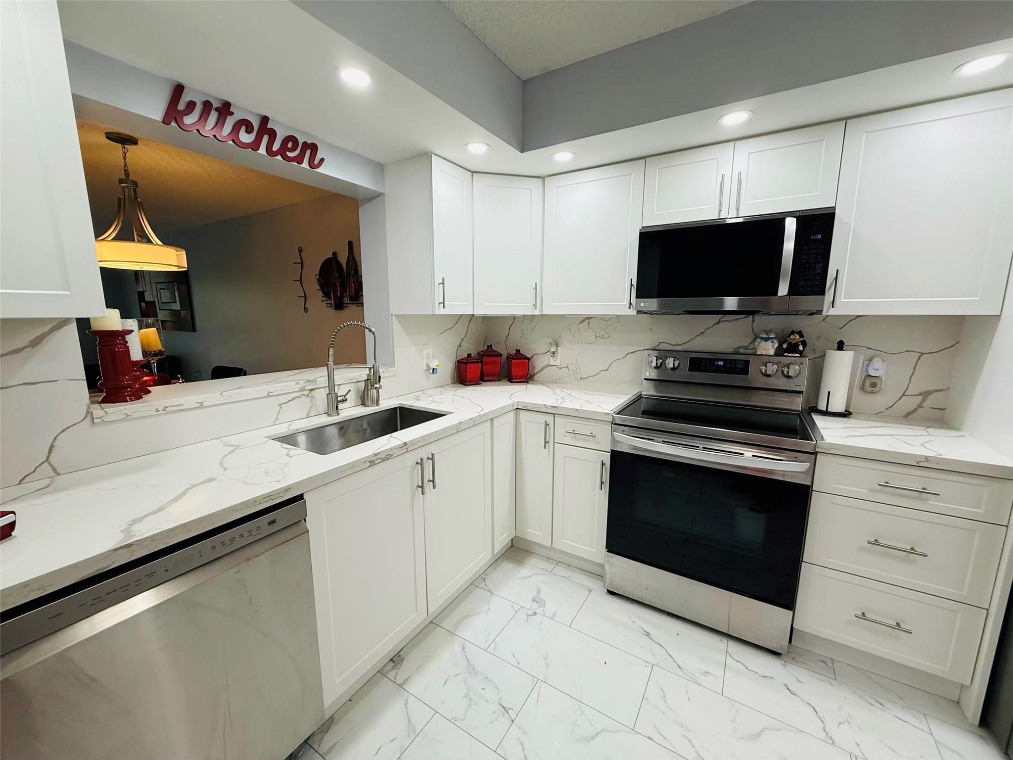 900 SW 142nd Ave 109L