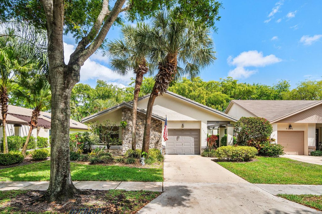 Photo of 4820 Boxwood Circle, Boynton Beach, FL 33436 (MLS # B26012362)