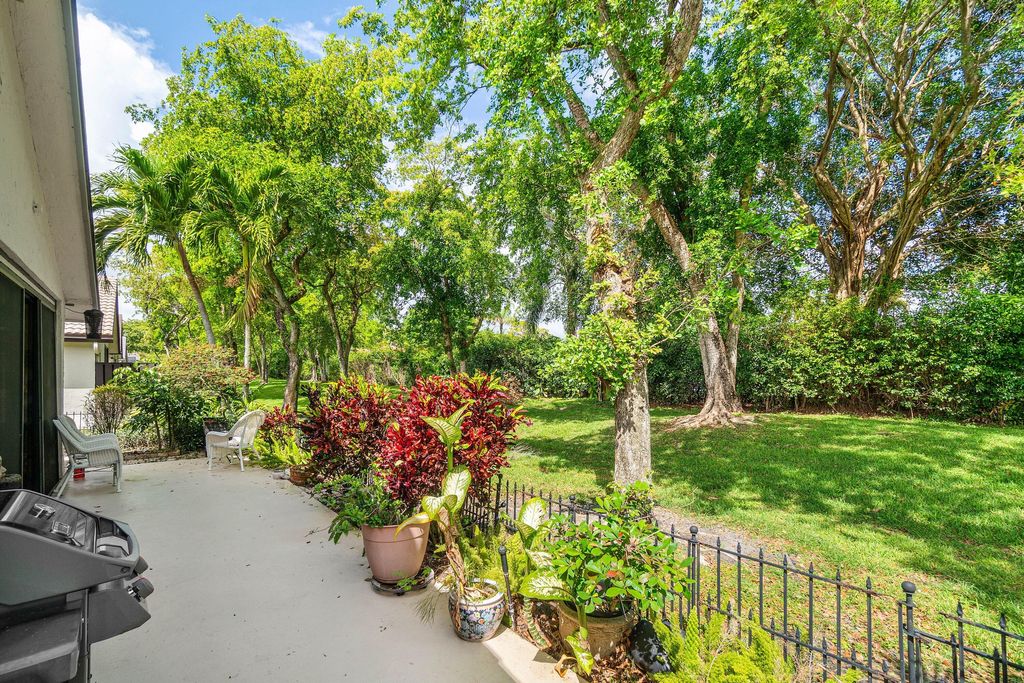 Photo of 4820 Boxwood Circle, Boynton Beach, FL 33436 (MLS # B26012362)