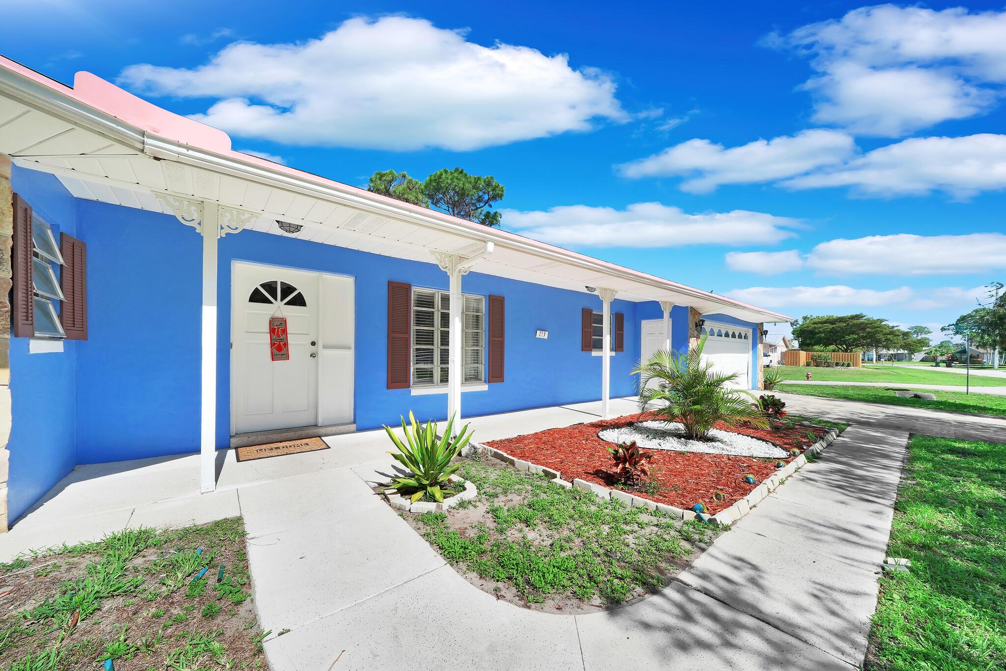 213 SE Eyerly Avenue