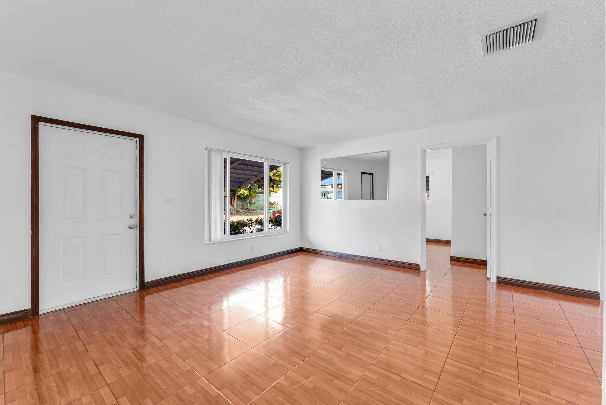 4924 NW 52nd Court, Tamarac, FL, 33319/$325,000 4 4924 NW 52nd Court