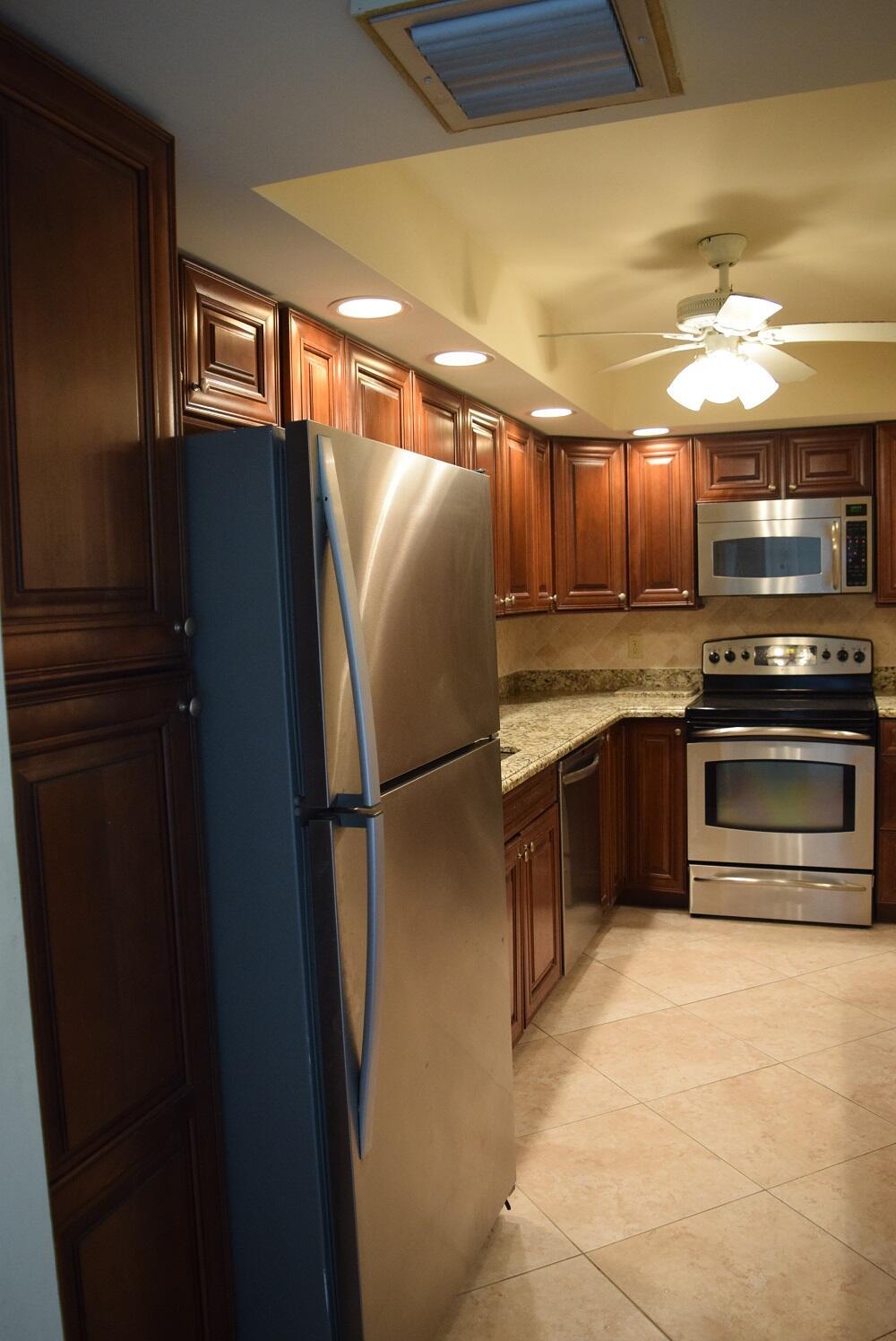 BARCLAY CONDO - Residential Lease
