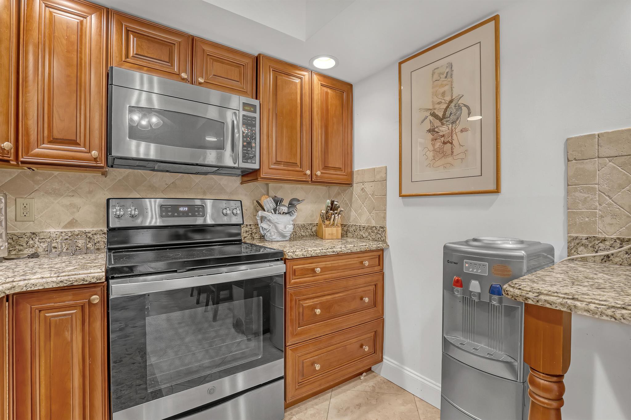 BARCLAY CONDO - Residential Lease