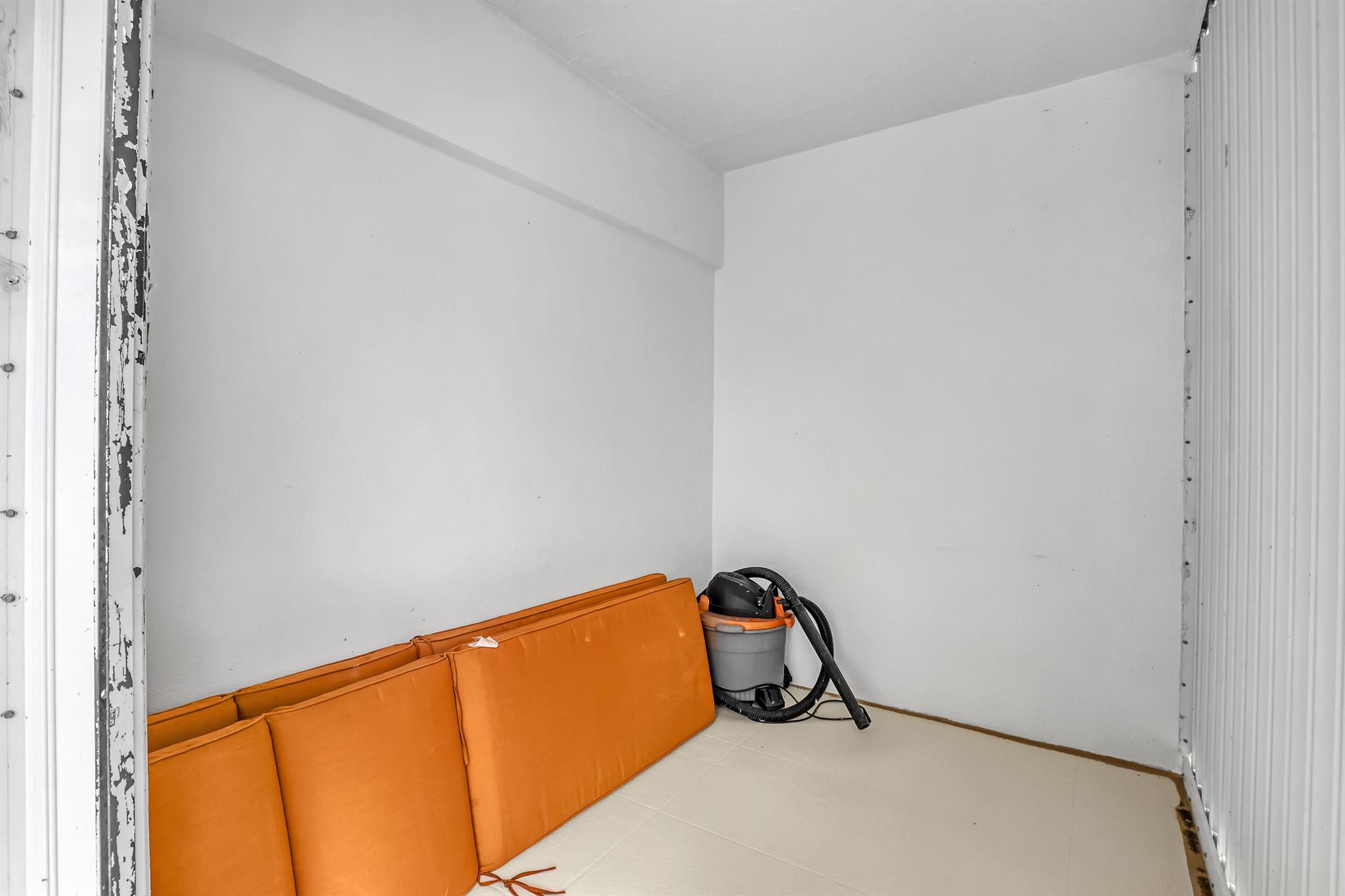BARCLAY CONDO - Residential Lease