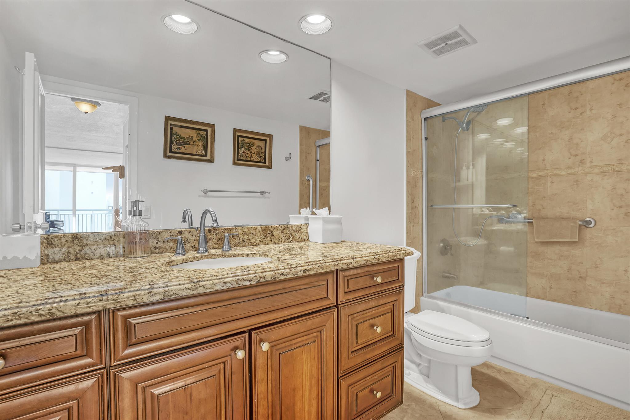 BARCLAY CONDO - Residential Lease