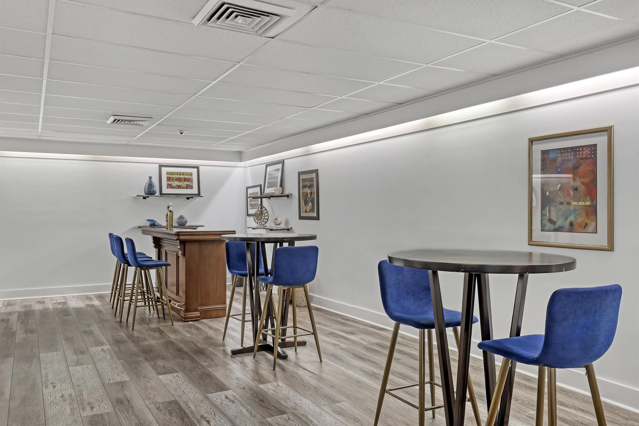 BARCLAY CONDO - Residential Lease