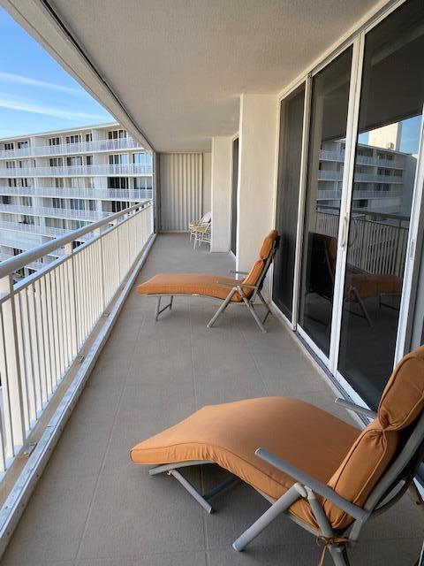 BARCLAY CONDO - Residential Lease