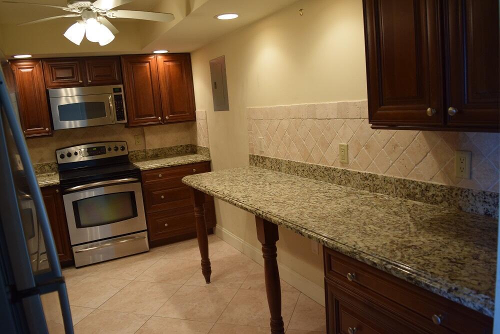 BARCLAY CONDO - Residential Lease