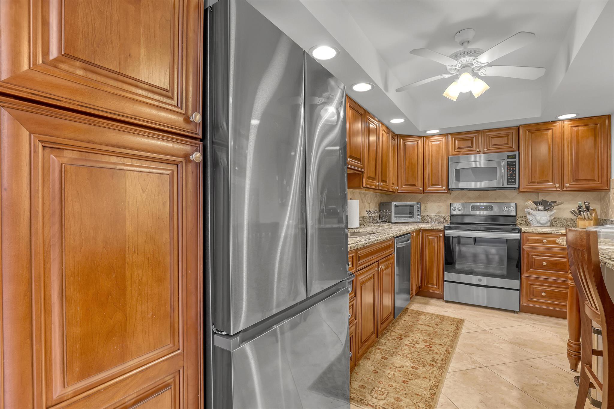 BARCLAY CONDO - Residential Lease