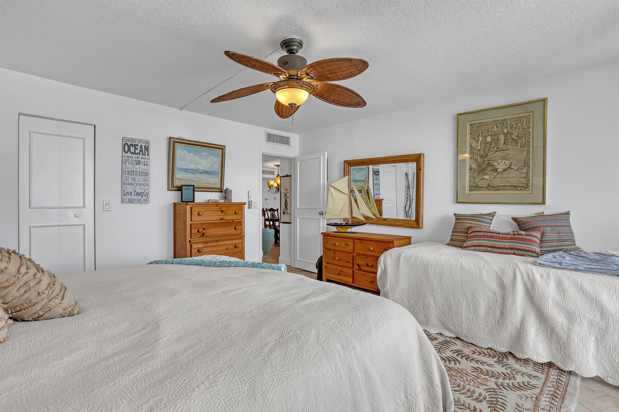 BARCLAY CONDO - Residential Lease