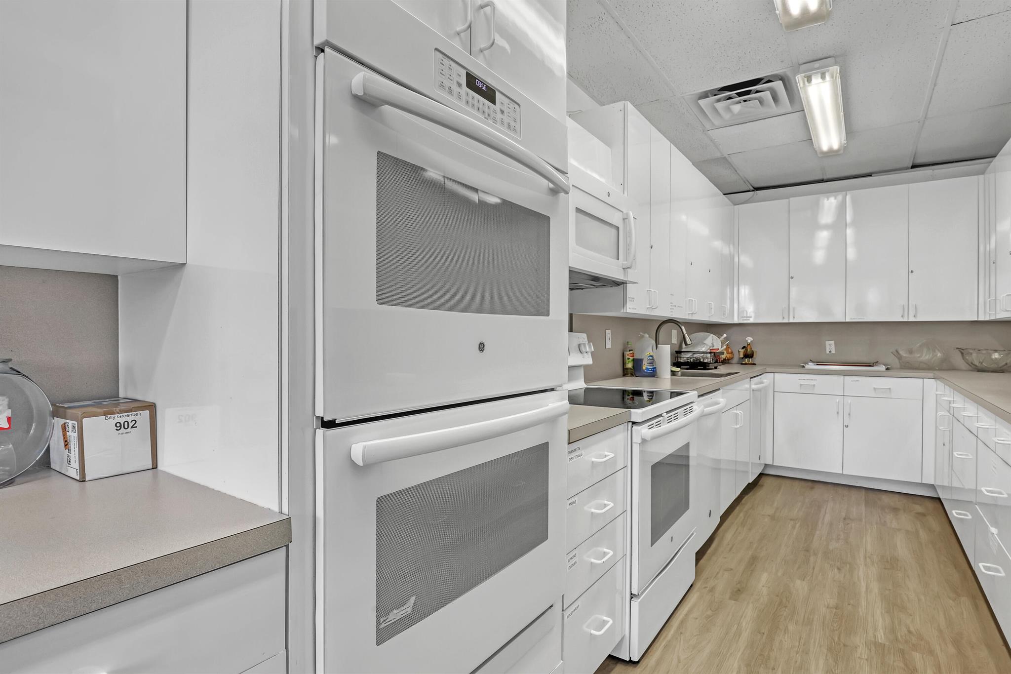 BARCLAY CONDO - Residential Lease