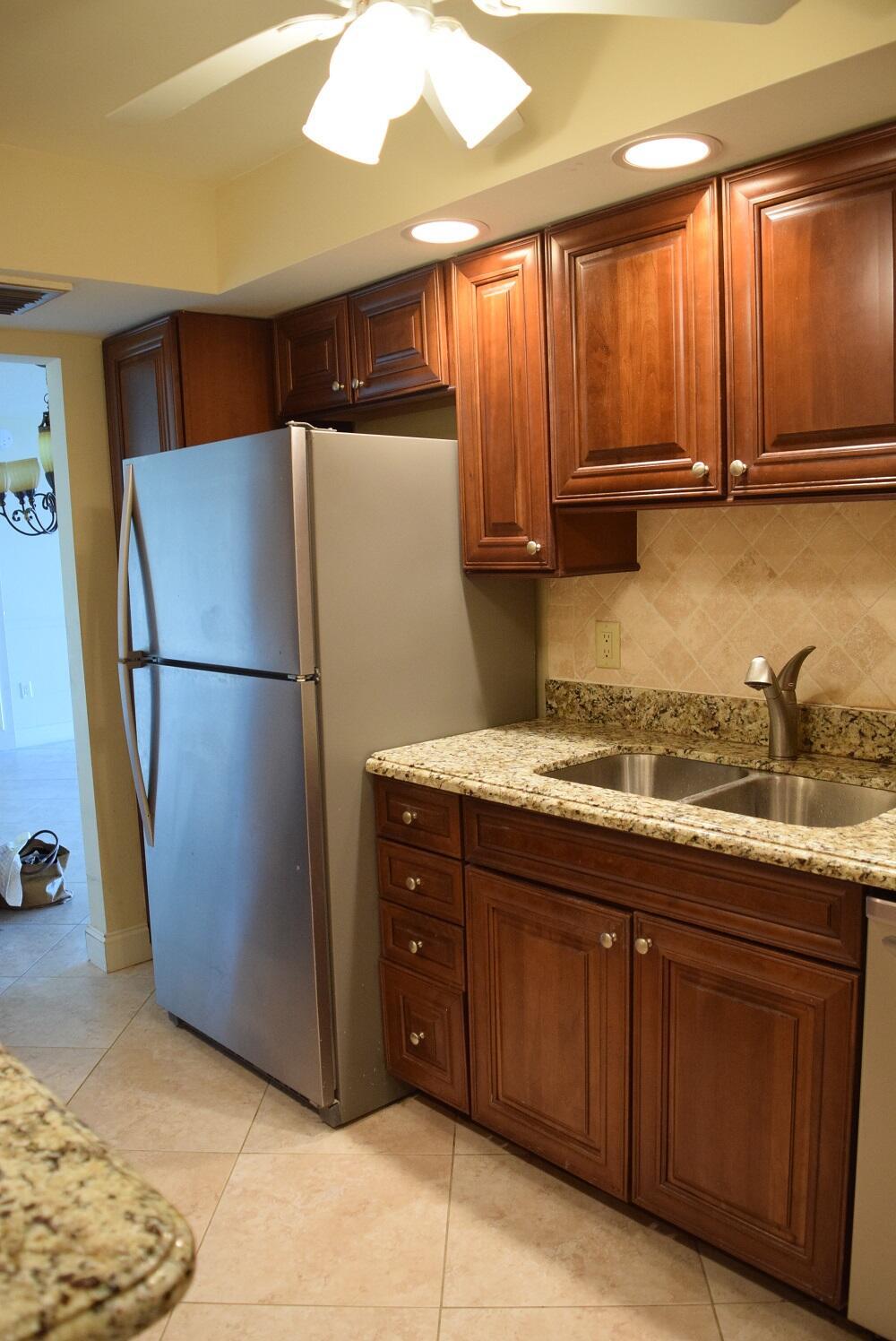 BARCLAY CONDO - Residential Lease