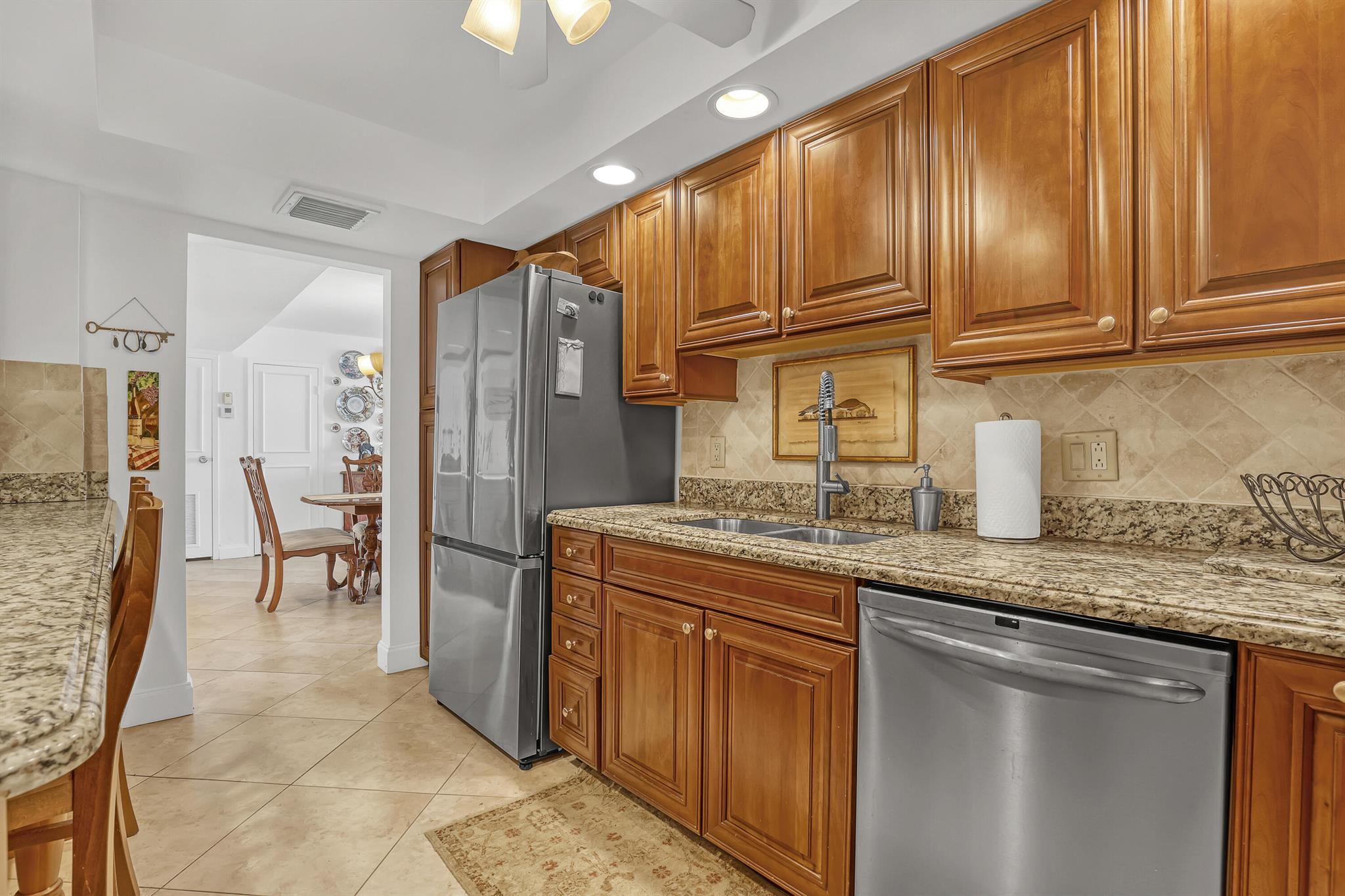 BARCLAY CONDO - Residential Lease