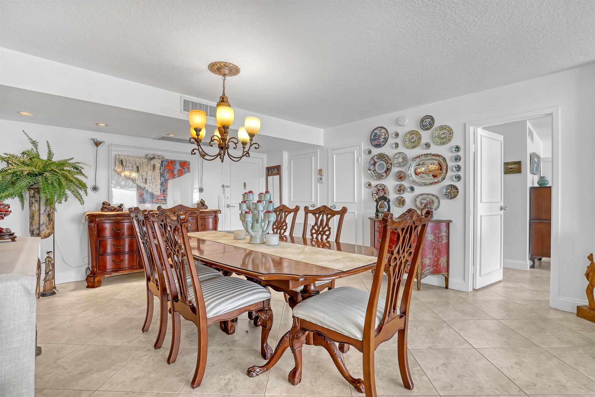 BARCLAY CONDO - Residential Lease