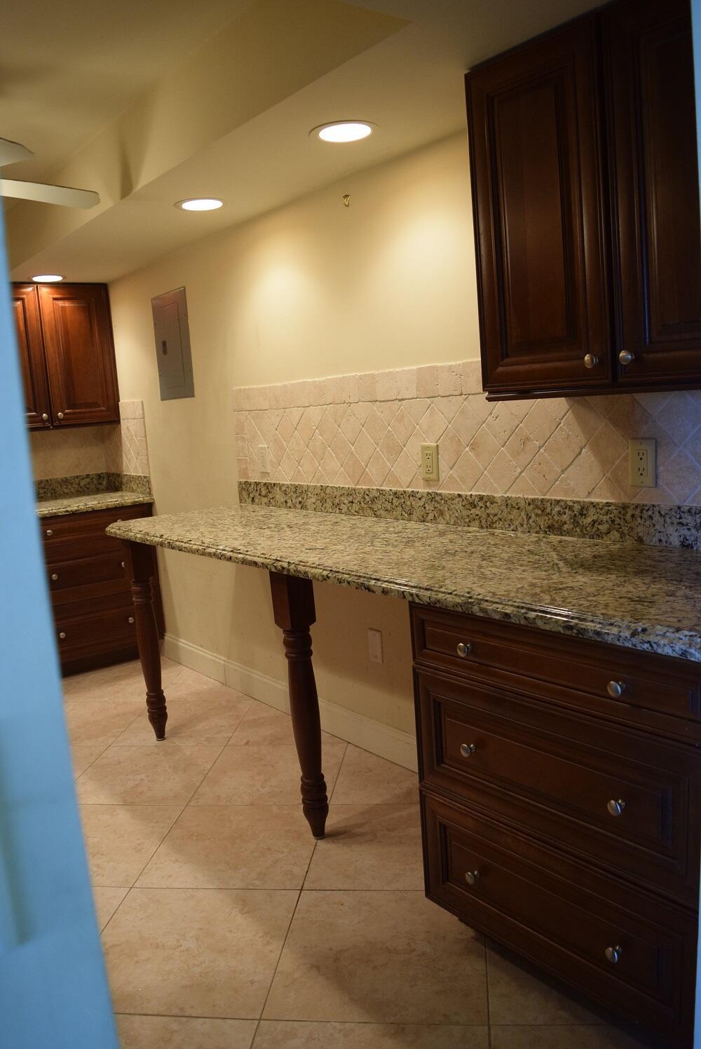 BARCLAY CONDO - Residential Lease