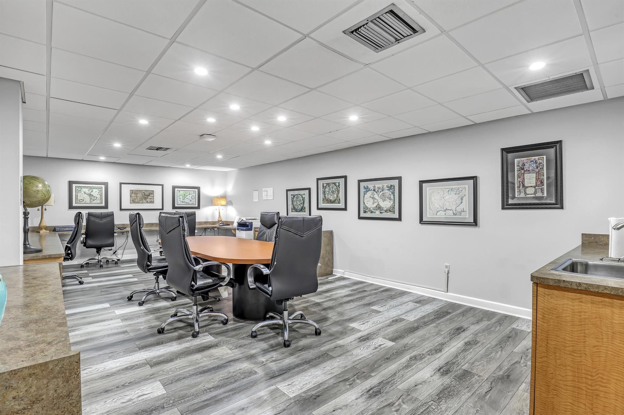 BARCLAY CONDO - Residential Lease