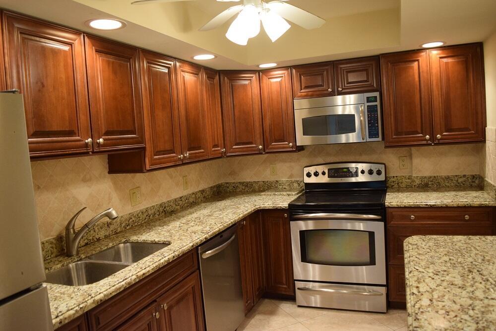 BARCLAY CONDO - Residential Lease