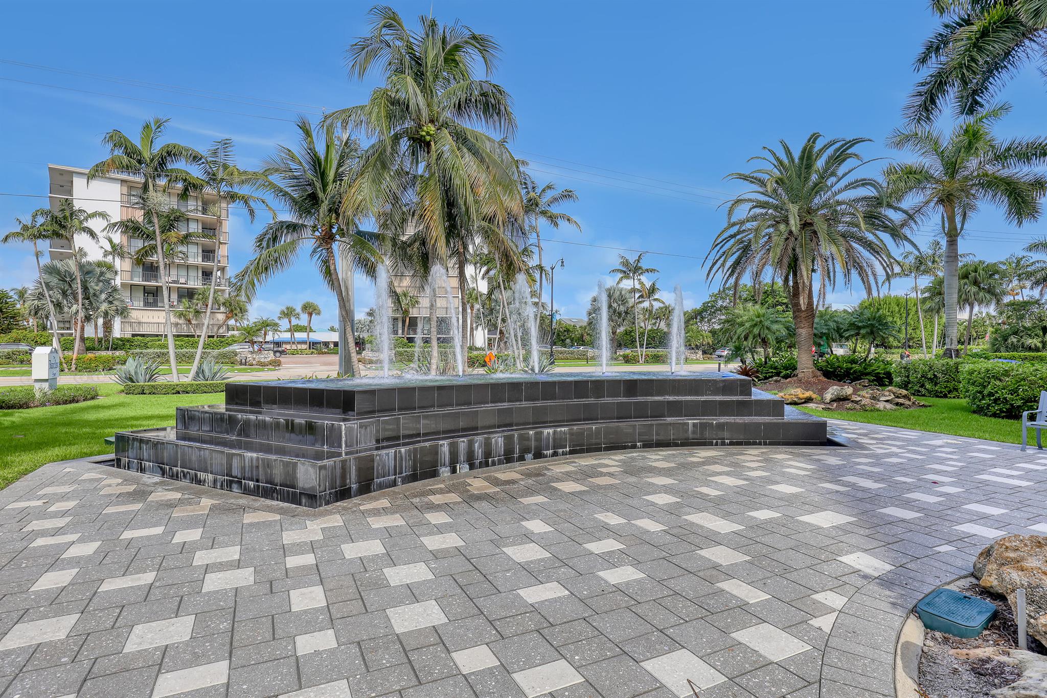 BARCLAY CONDO - Residential Lease