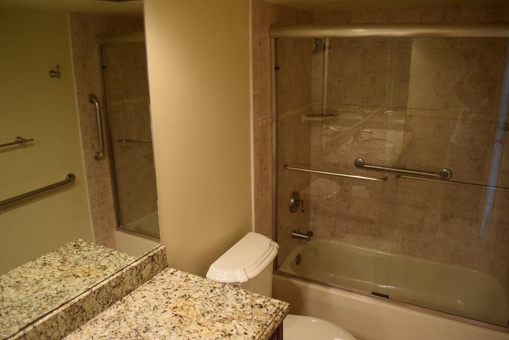 BARCLAY CONDO - Residential Lease