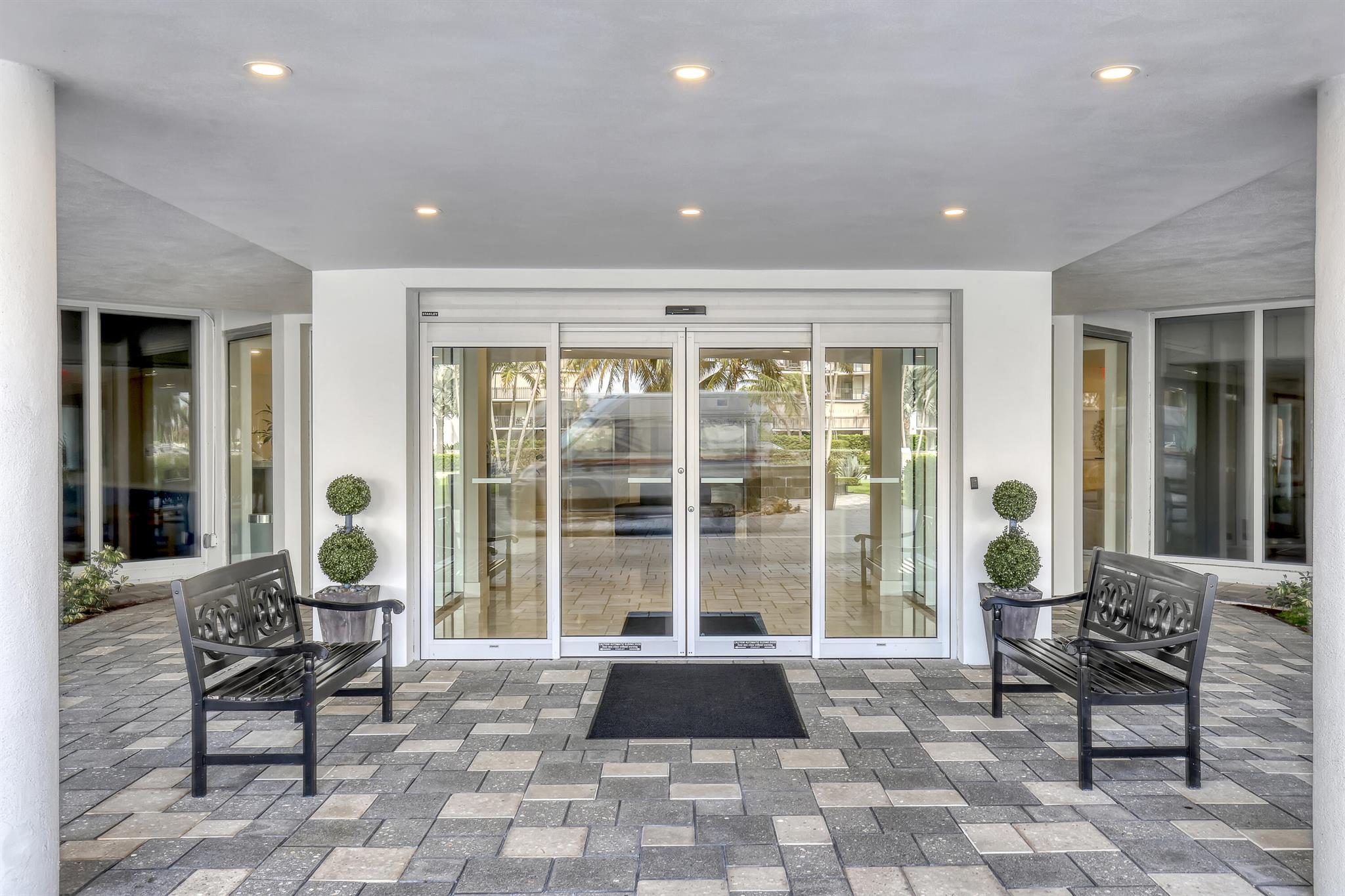 BARCLAY CONDO - Residential Lease