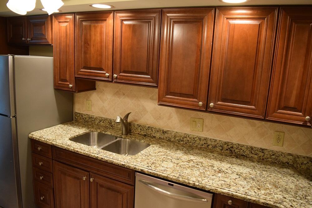 BARCLAY CONDO - Residential Lease