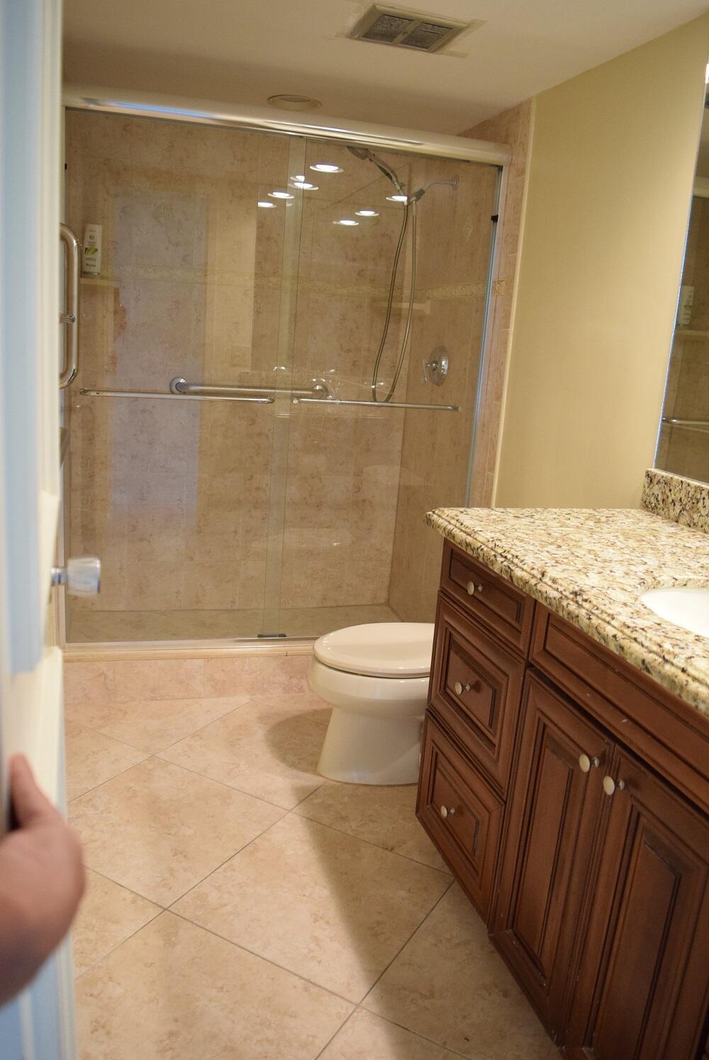 BARCLAY CONDO - Residential Lease
