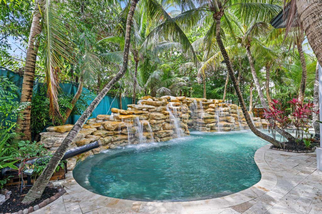 Photo of 12 Sylvan Lane, Fort Lauderdale, FL 33316 (MLS # B26057993)