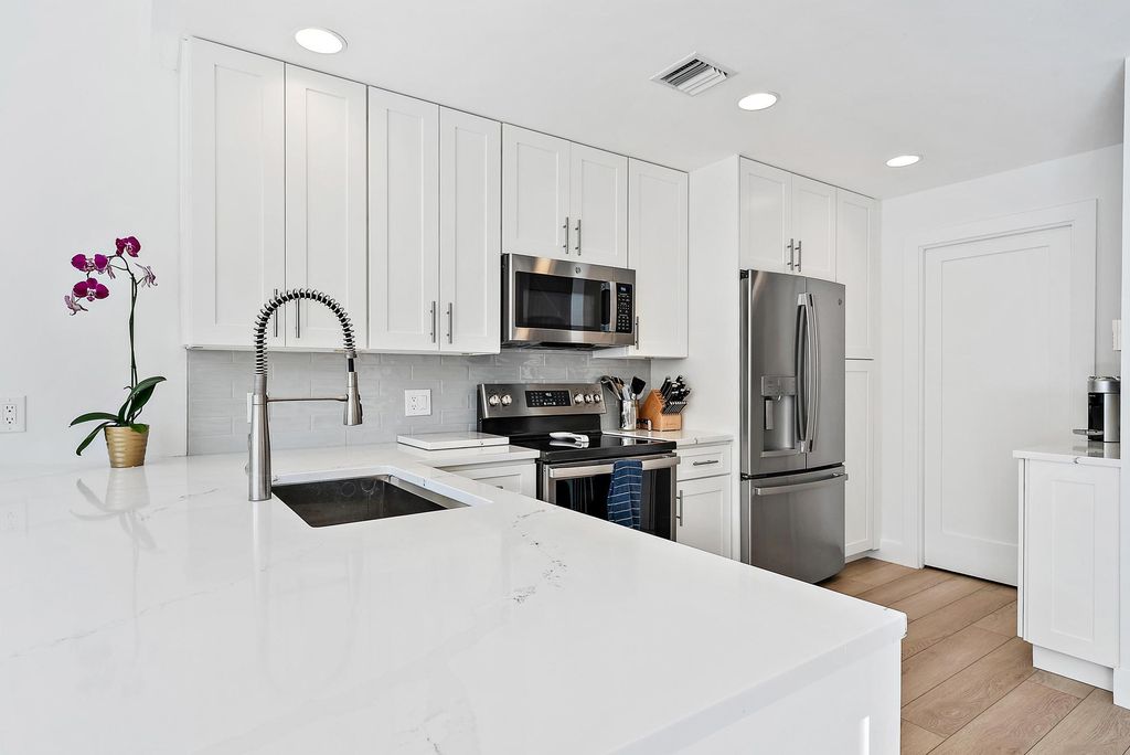 Photo of 109 Waterford Drive, Jupiter, FL 33458 (MLS # R10924159)