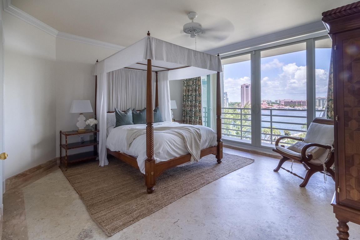 PRESIDENTIAL PLACE - Residential