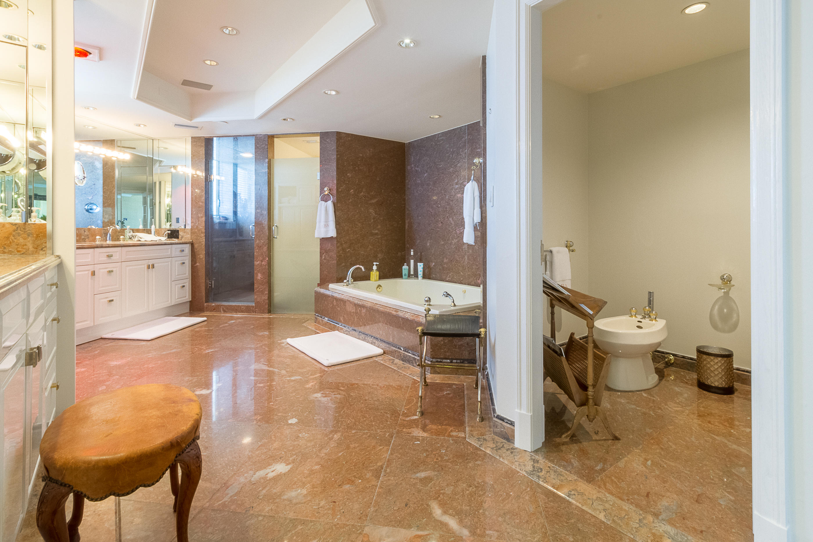 PRESIDENTIAL PLACE - Residential