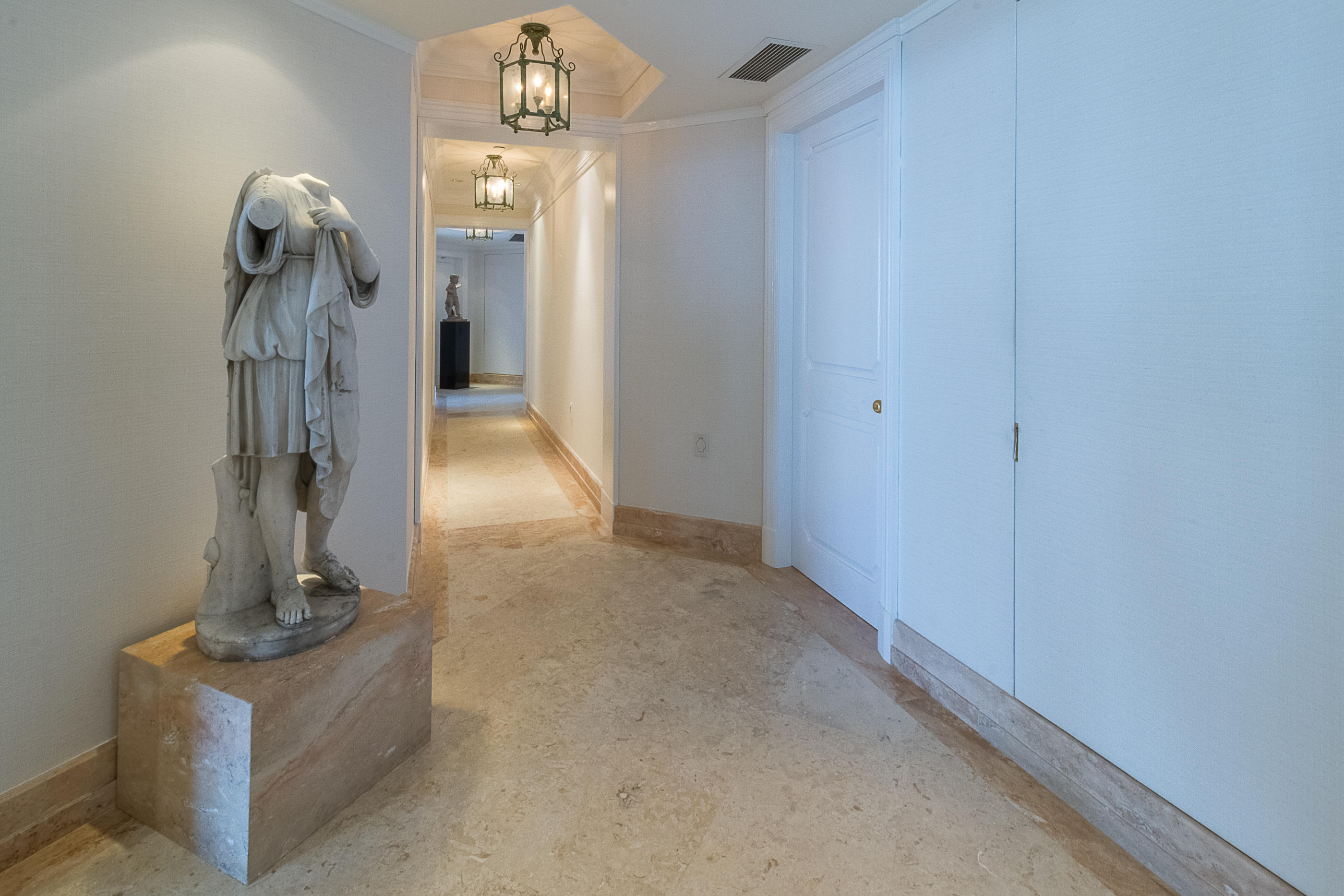 PRESIDENTIAL PLACE - Residential