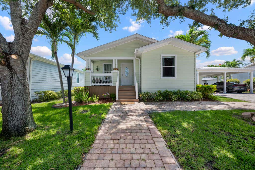Photo of 2555 Meadow Ln W Boulevard #41, Palm Beach Gardens, FL 33410 (MLS # B26060397)