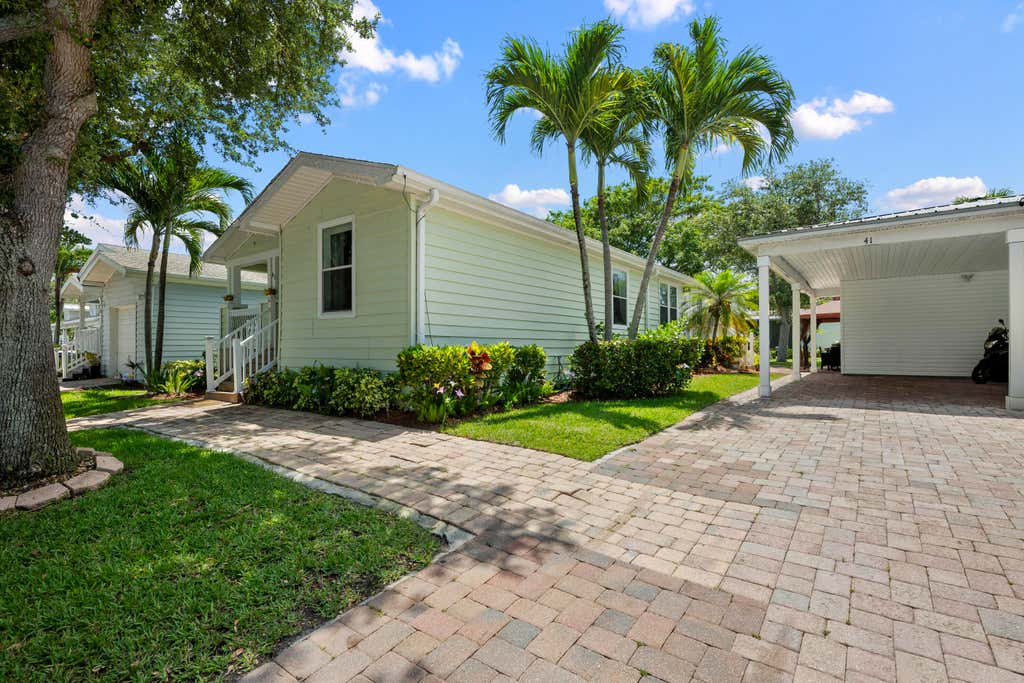 Photo of 2555 Meadow Ln W Boulevard #41, Palm Beach Gardens, FL 33410 (MLS # B26060397)