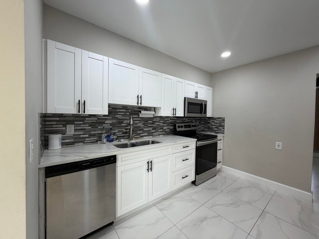 Photo of 1408 SE 3RD Terrace, Deerfield Beach, FL 33441 (MLS # B26078474)