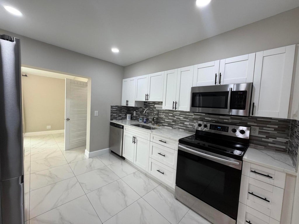 Photo of 1408 SE 3RD Terrace, Deerfield Beach, FL 33441 (MLS # B26078474)