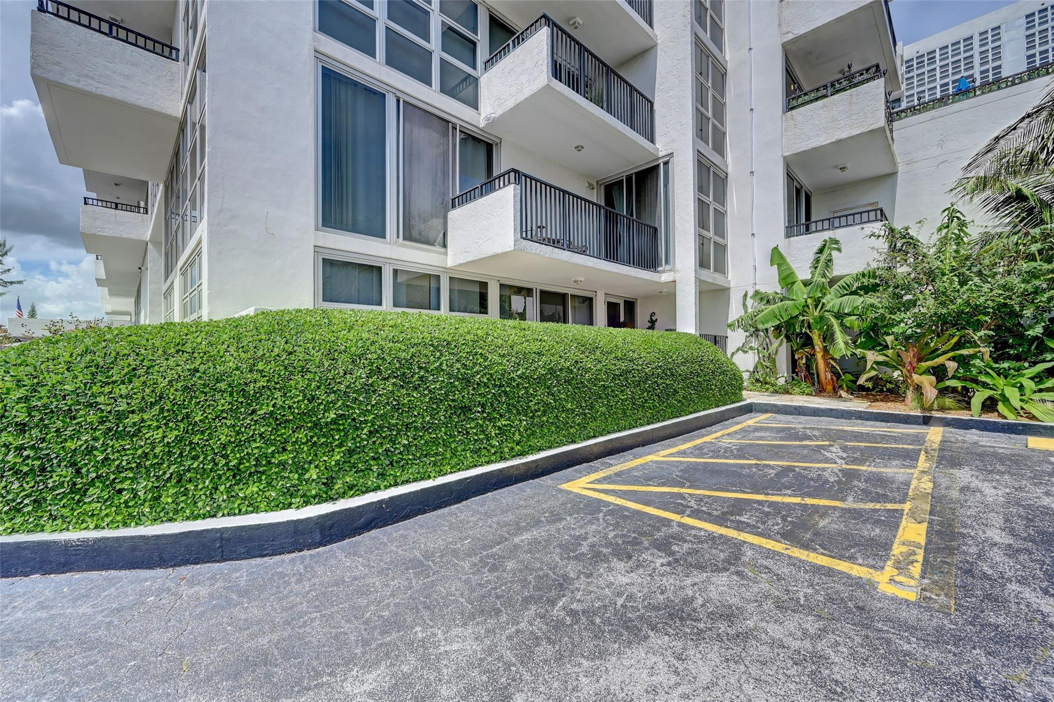 Silver Thatch - Residential