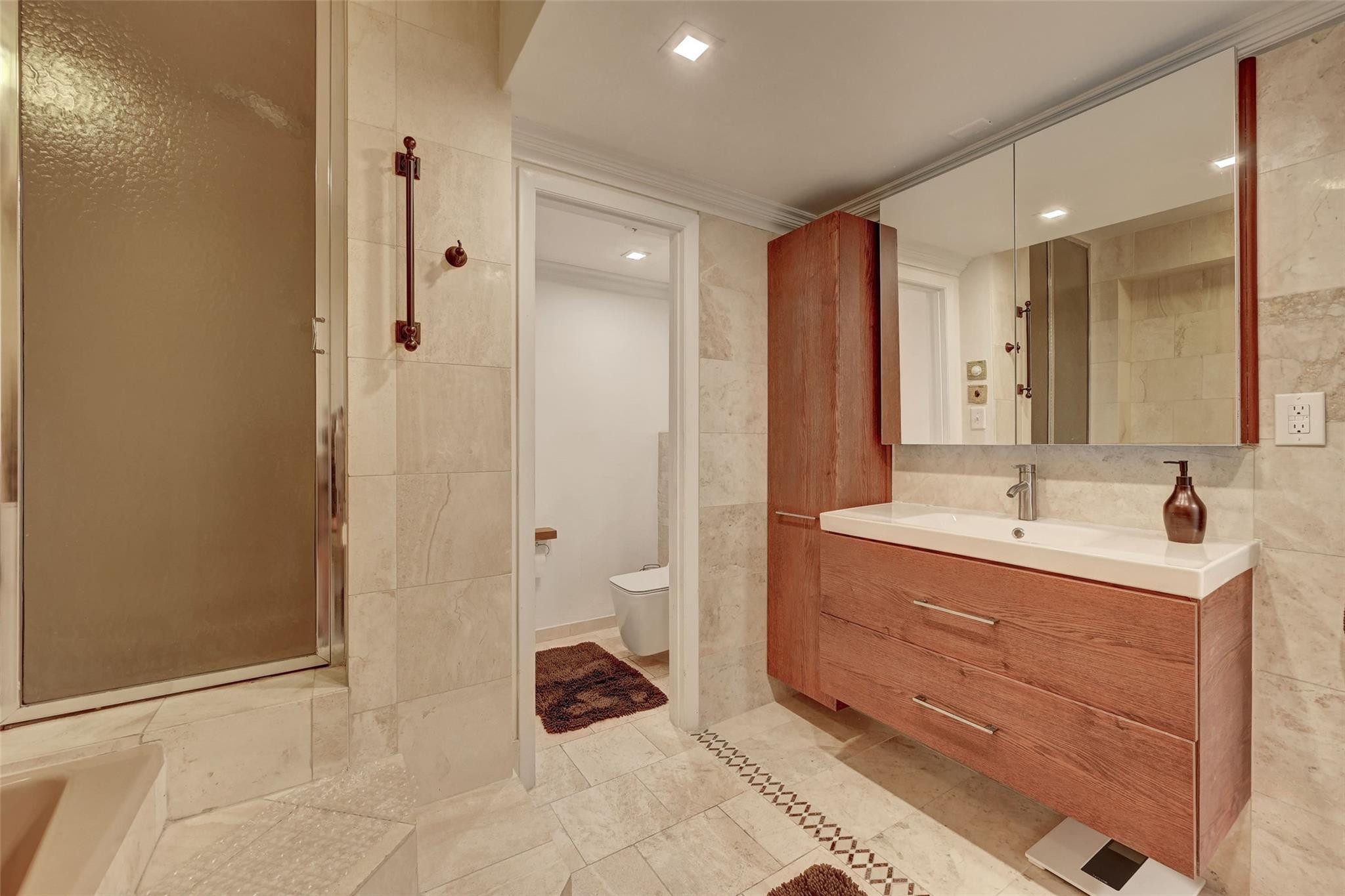 Silver Thatch - Residential