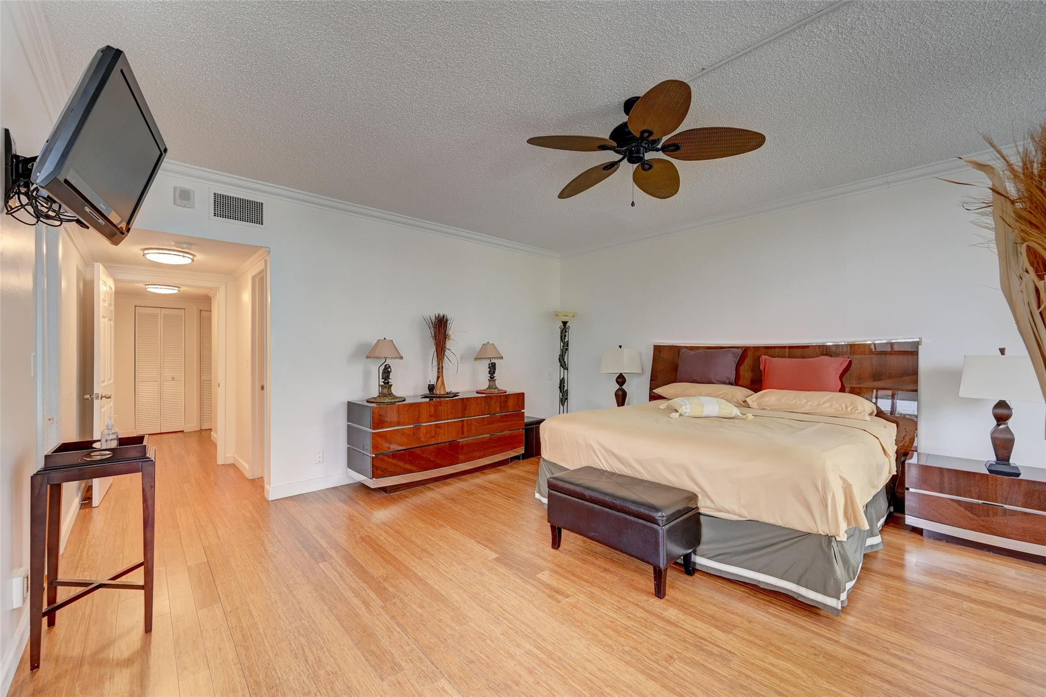 Silver Thatch - Residential