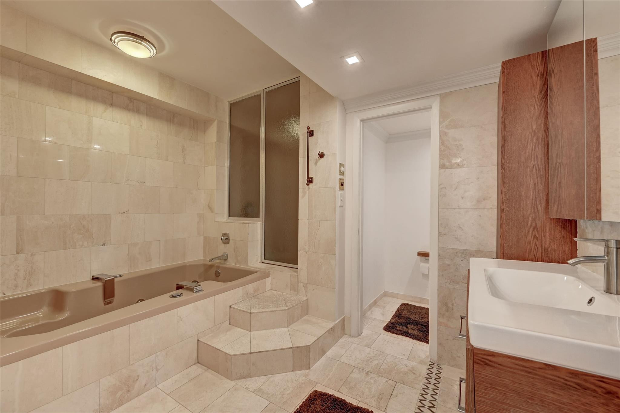 Silver Thatch - Residential