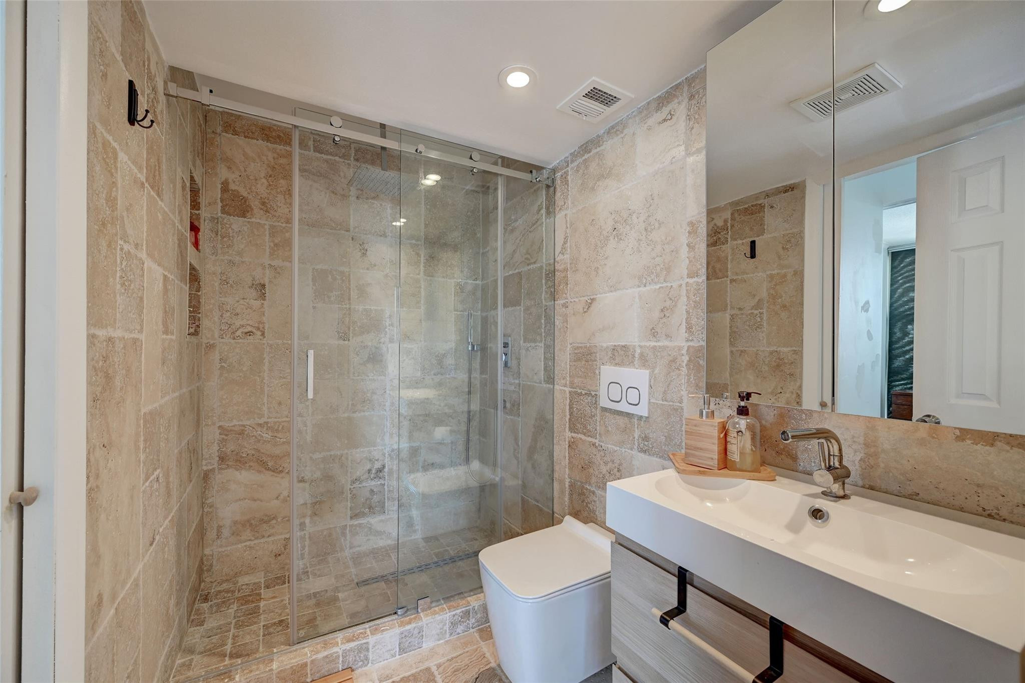 Silver Thatch - Residential