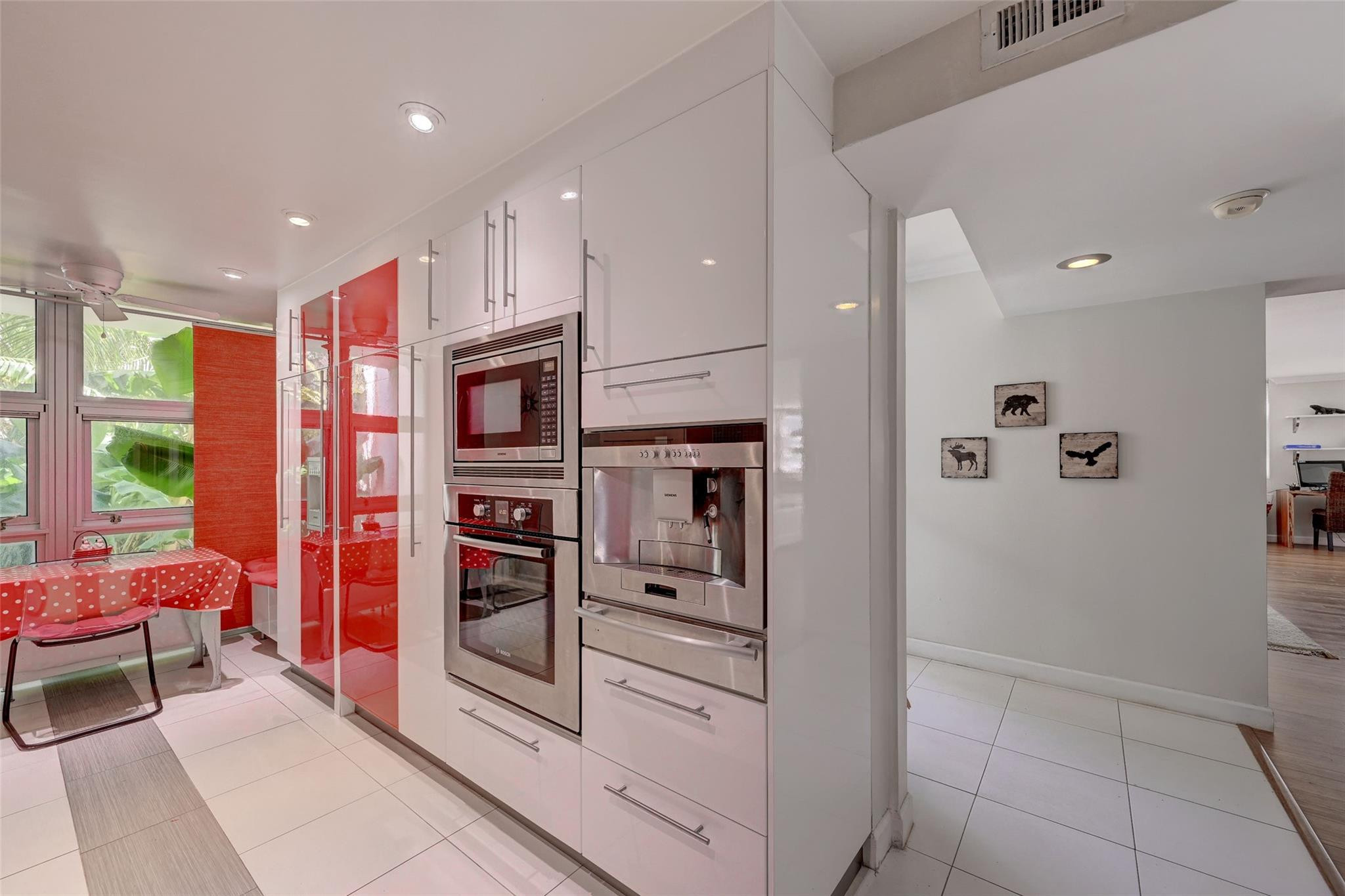 Silver Thatch - Residential