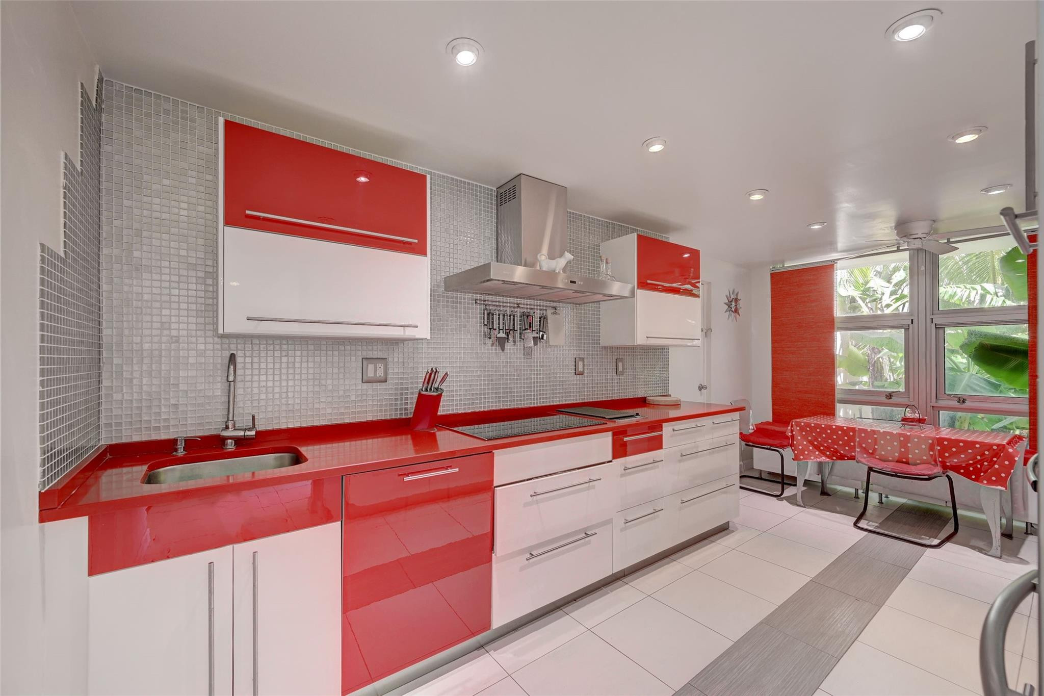 Silver Thatch - Residential