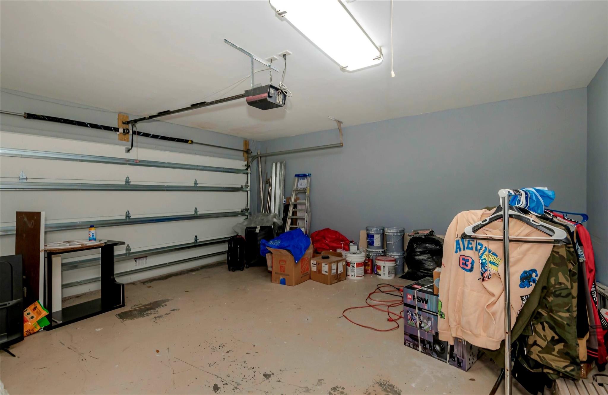 Hollywood Lakes Country C - Residential