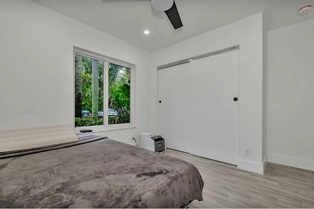 Hollywood Lakes Country C - Residential