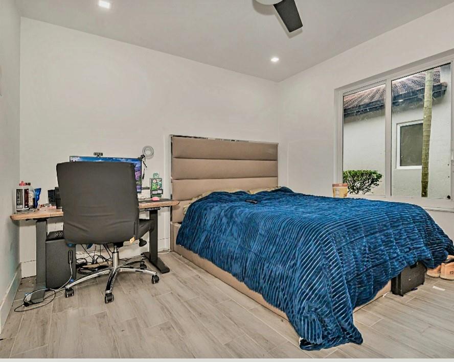 Hollywood Lakes Country C - Residential